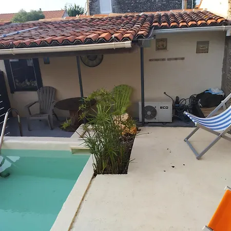 Le Nid Douillet Bed & Breakfast Chervettes